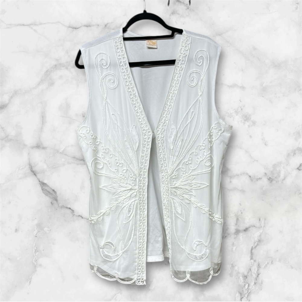Vintage White Elegance Embroidered romantic
Women's Top semi sheer vest large